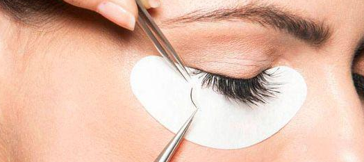 Imagen sobre articulo de extensiones de pestañas.