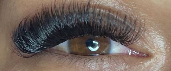 imagen de pestañas con volumen hawaiano.